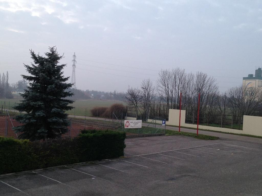 Pension Tennisweber Schwechat Exterior foto